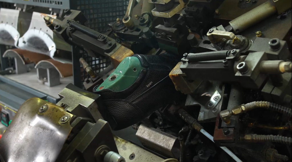 کارخانه کفش فرزین تبریز